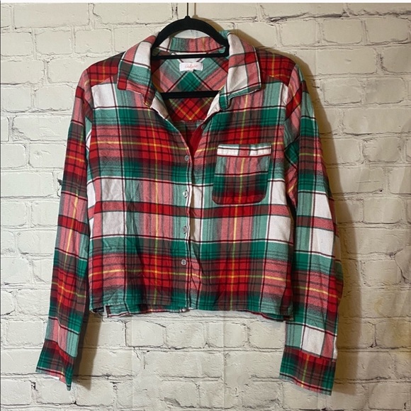 Colsie Tops - COZY MEDIUM RED & GREEN CHRISTMAS FLANNEL CROP TOP
